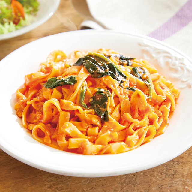 生パスタサーモントマトクリームフェットチーネ